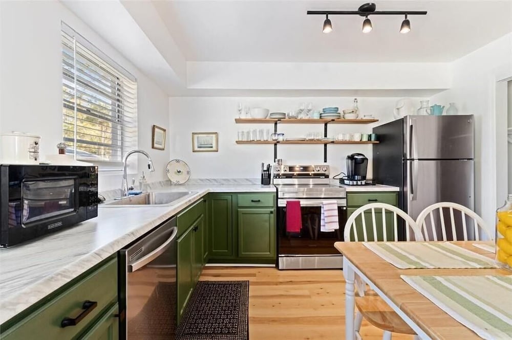 NEW Listing Discount! • Near Manatees & Springs