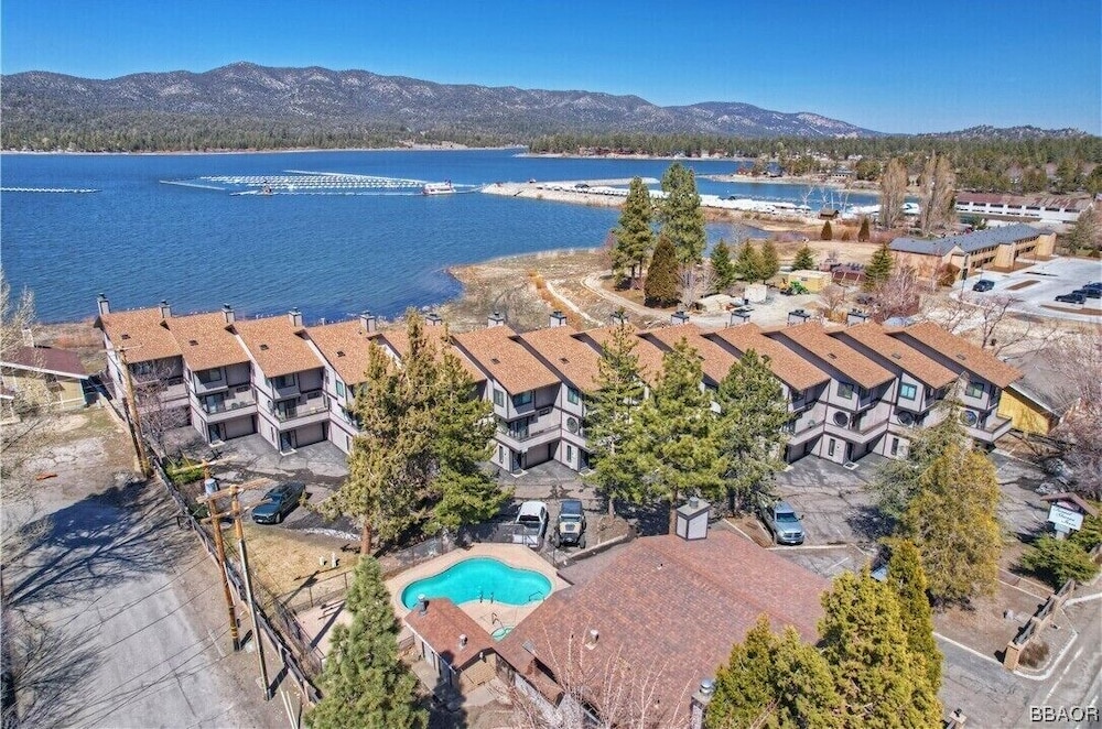 Lakehouse Retreat