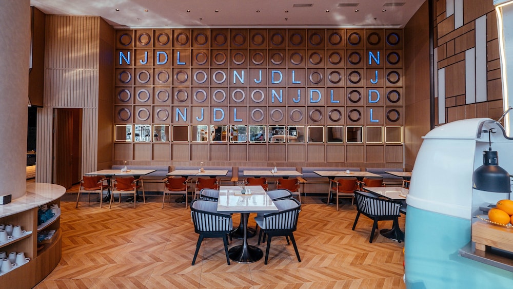 Holiday Inn Shanghai Nanjing Road by IHG 28