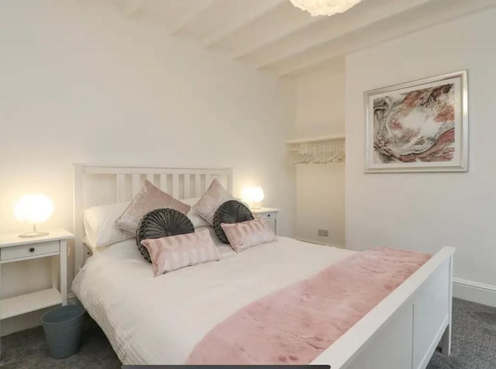 Kitty Cottage - 3 Bedroom - Warm and Welcoming - Sleeps 5 - Blackpool