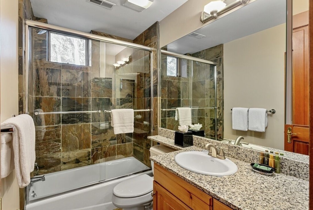 3135 Thistle - 7 Bedroom Private Home 7 Home