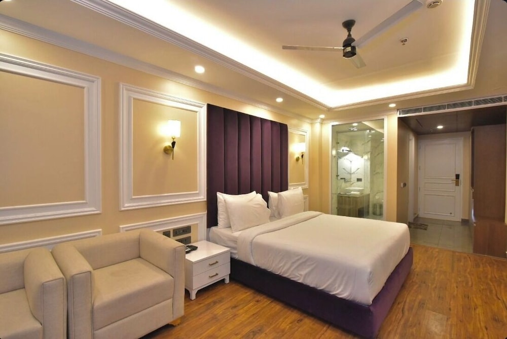 Claret inn by Lawrence Hotels