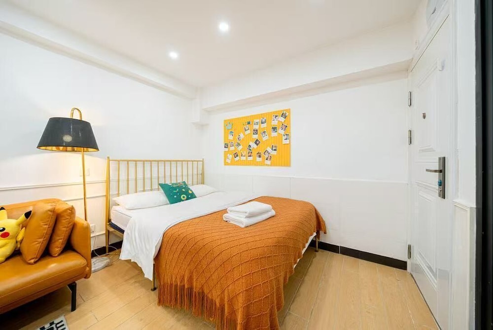 Shanghai Hills&Zinn Changle road Homestay
