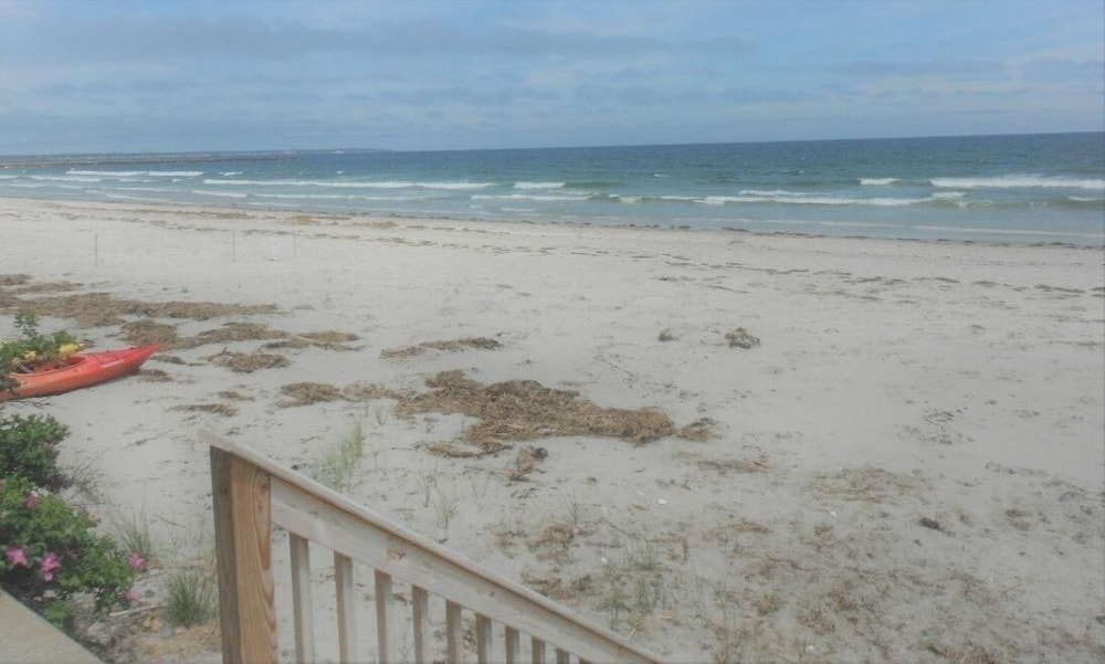 Sea Breeze - W007 Wonderful Beachfront Property For The Whole Family 2 Bedroom Home by RedAwning - Property Image 5