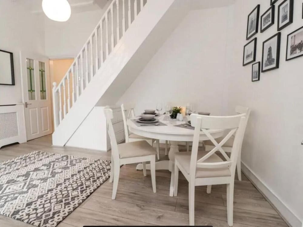 Kitty Cottage - 3 Bedroom - Warm and Welcoming - Sleeps 5 - Blackpool