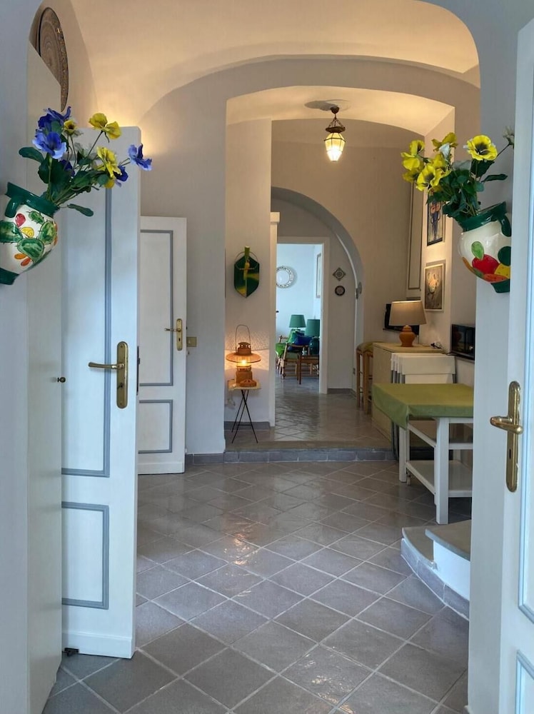 Charming Location Between Positano and Sorrento