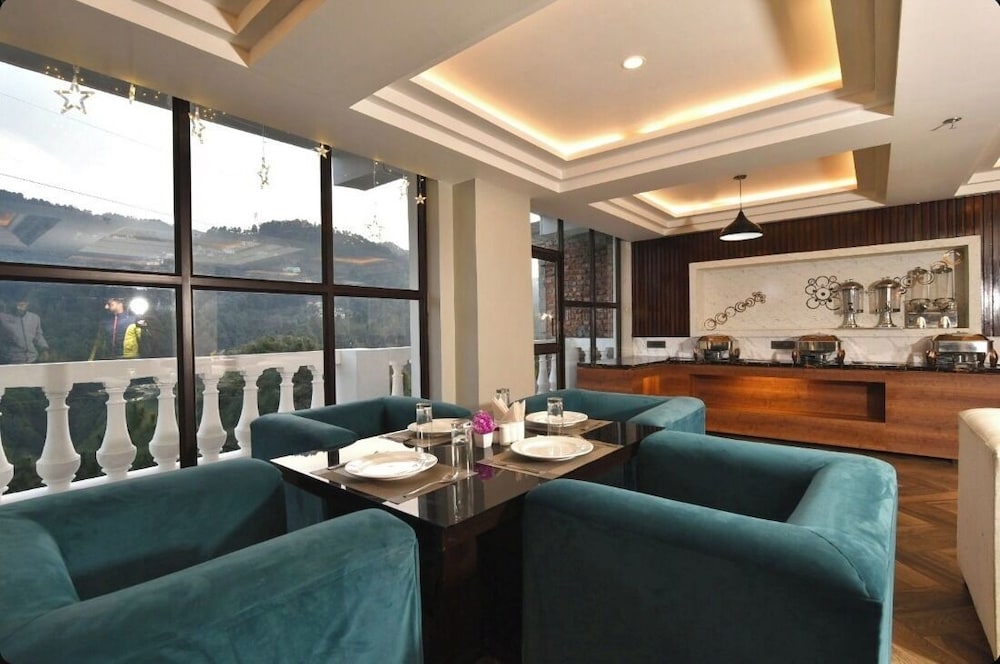 Claret inn by Lawrence Hotels