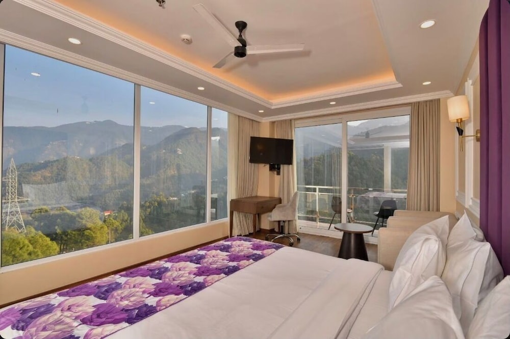 Claret inn by Lawrence Hotels