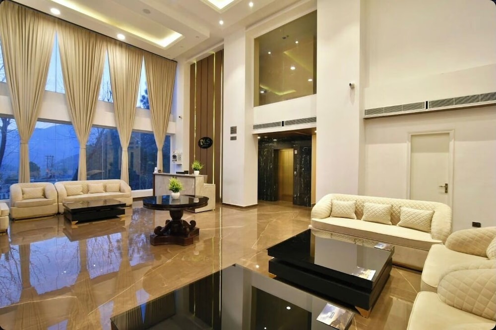 Claret inn by Lawrence Hotels