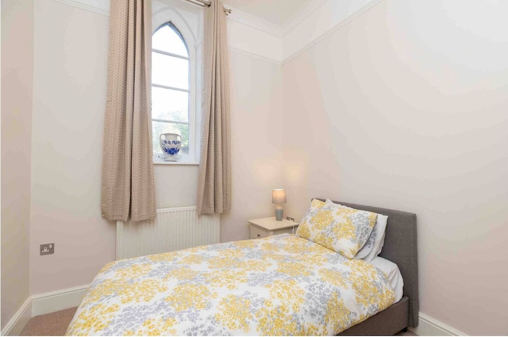 No.4 The Warwick view 3