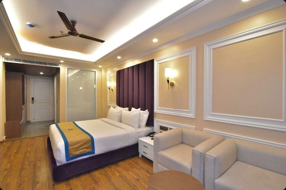 Claret inn by Lawrence Hotels
