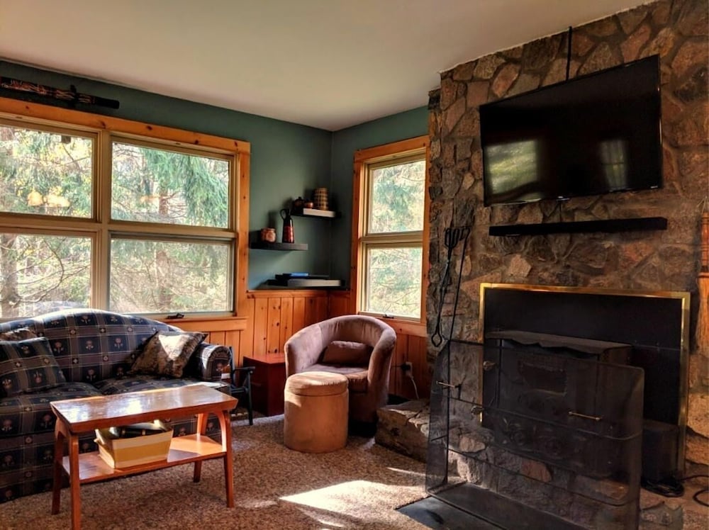 6910 Maples Road 3 Bedroom Home by Redawning view 5