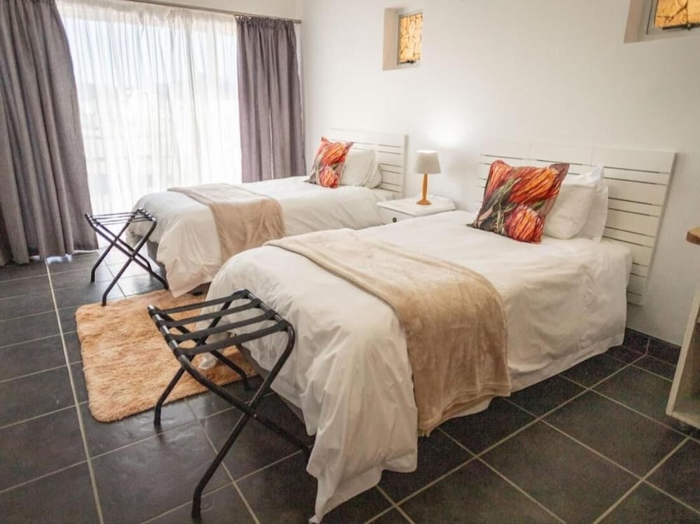 Four Seasons Struisbaai