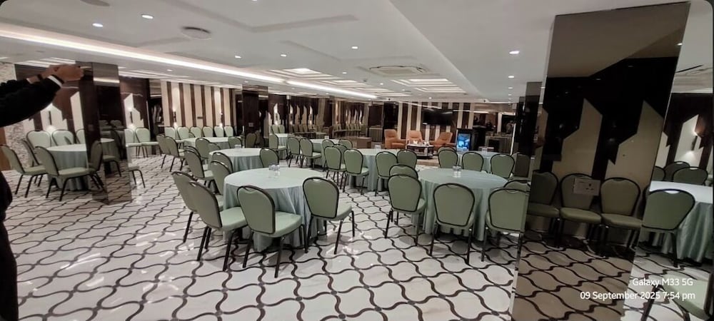 Lawrence Solitaire Resort Nainital
