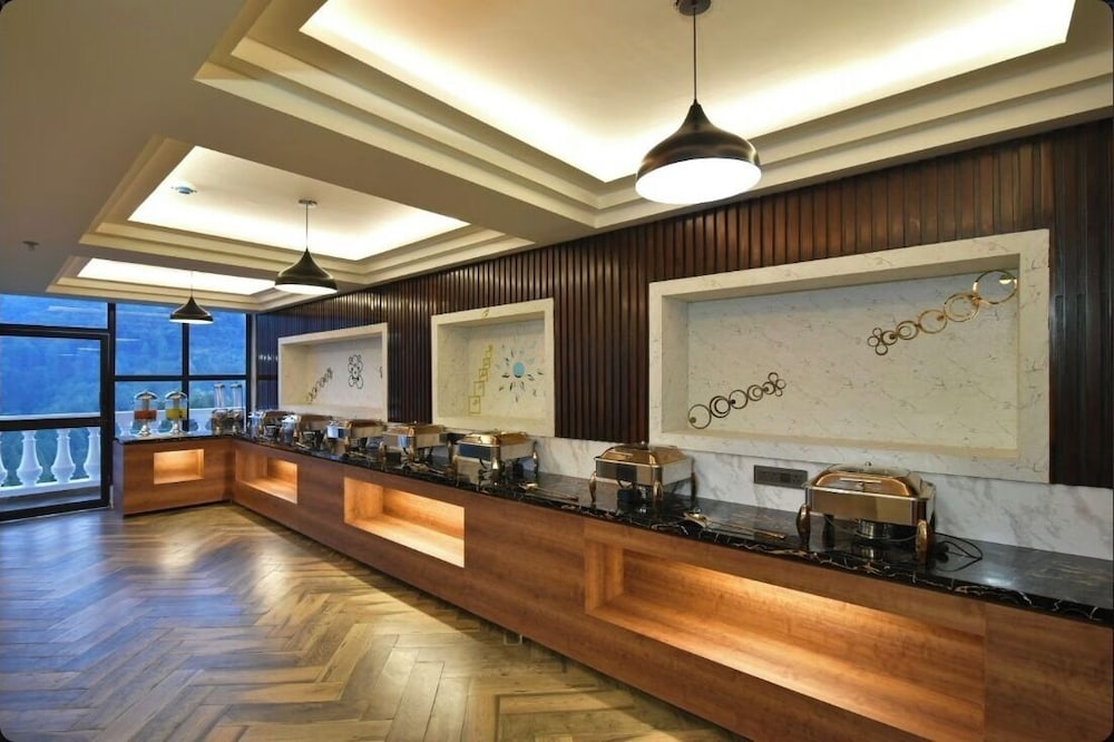Claret inn by Lawrence Hotels