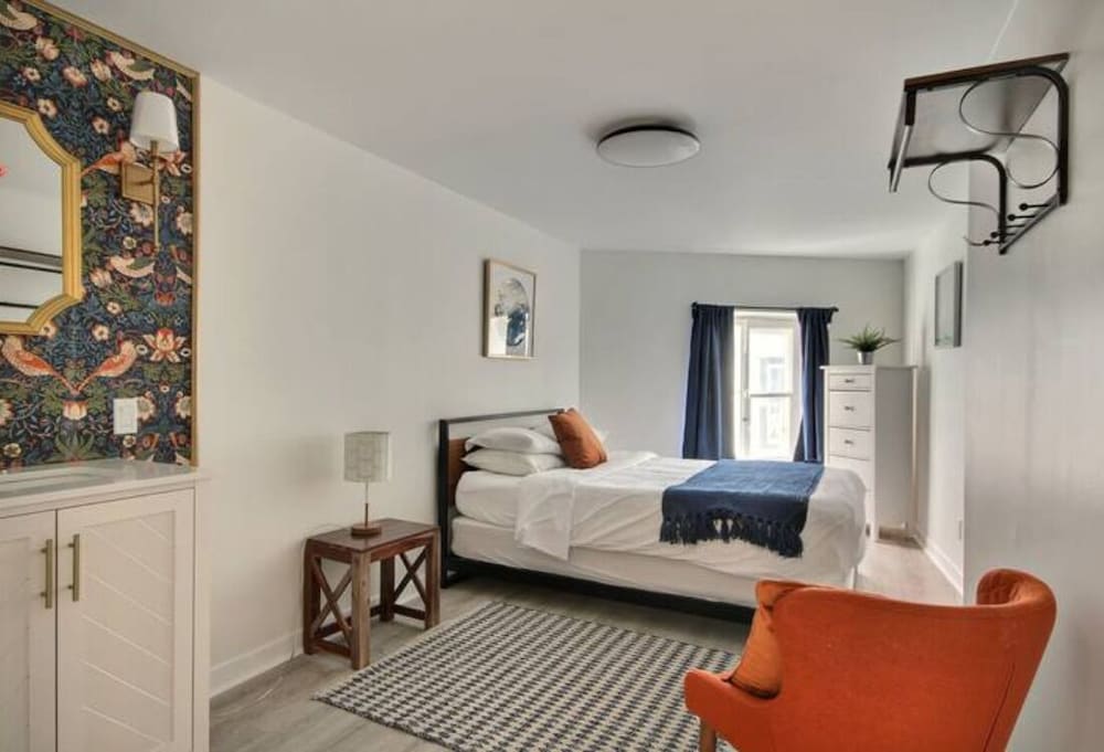 Spectacular 3 Bdrm Old Quebec Penthouse-1
