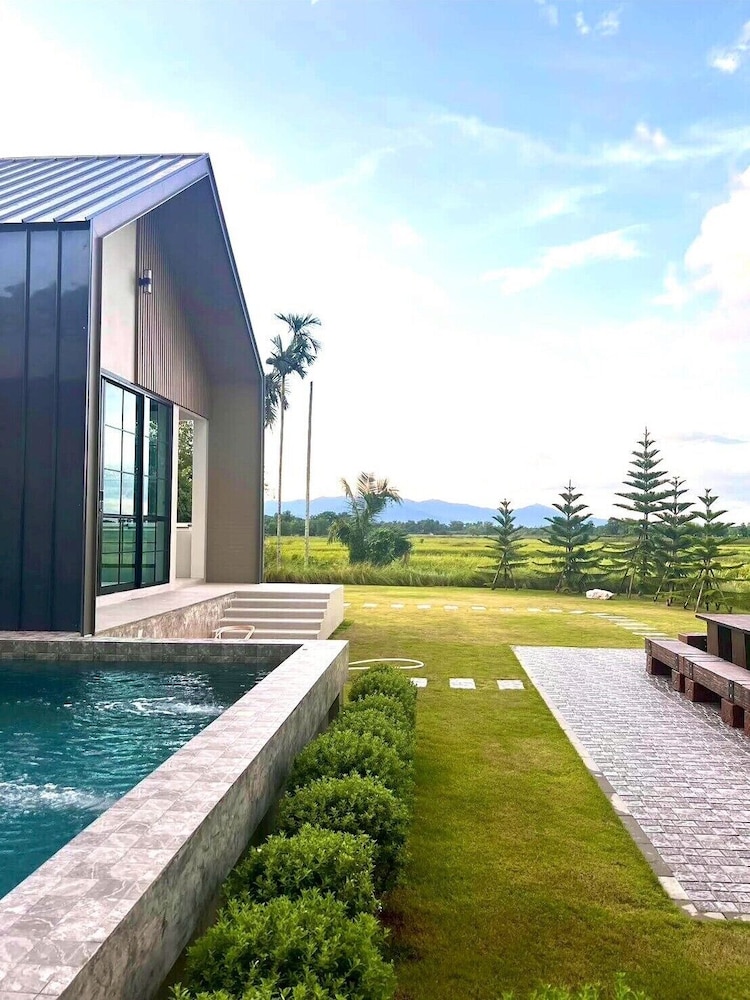 Chomnok Chomna Pool villa