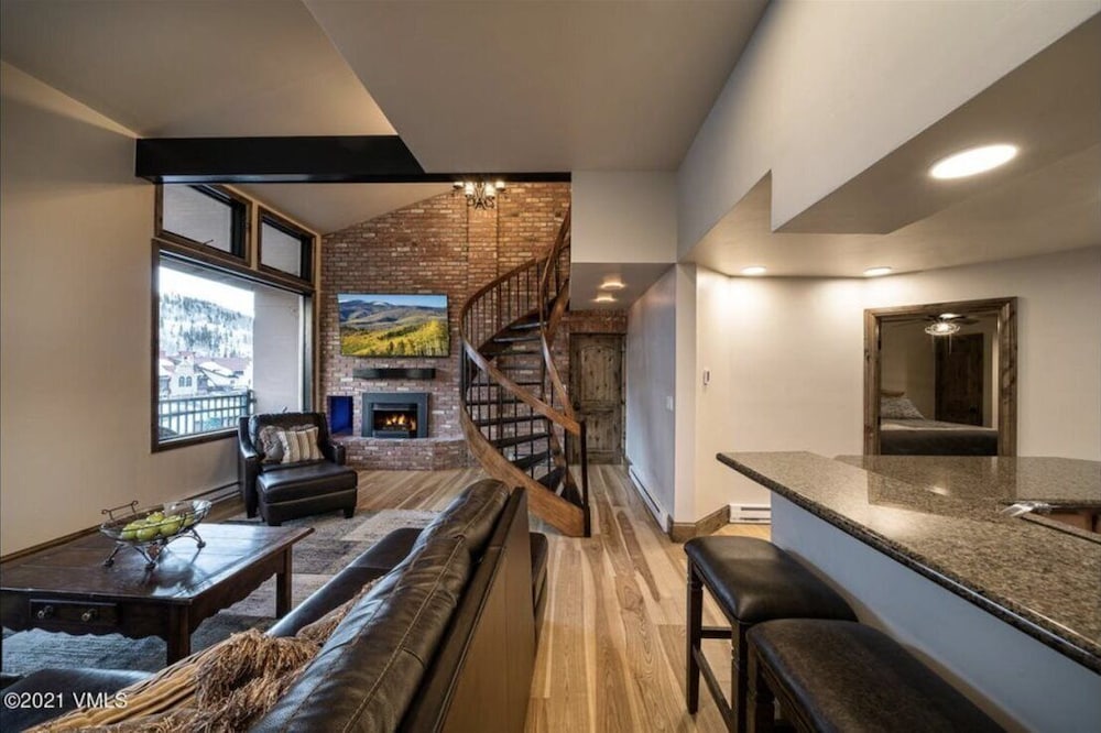 Vantage Point Condo 502 view 2