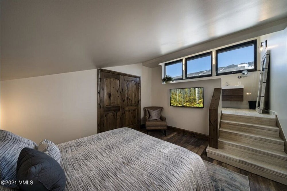 Vantage Point Condo 502 view 4