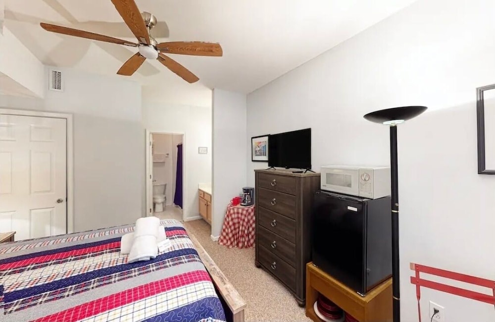 Royal Poste Unit 2807 2 Bedroom Condo