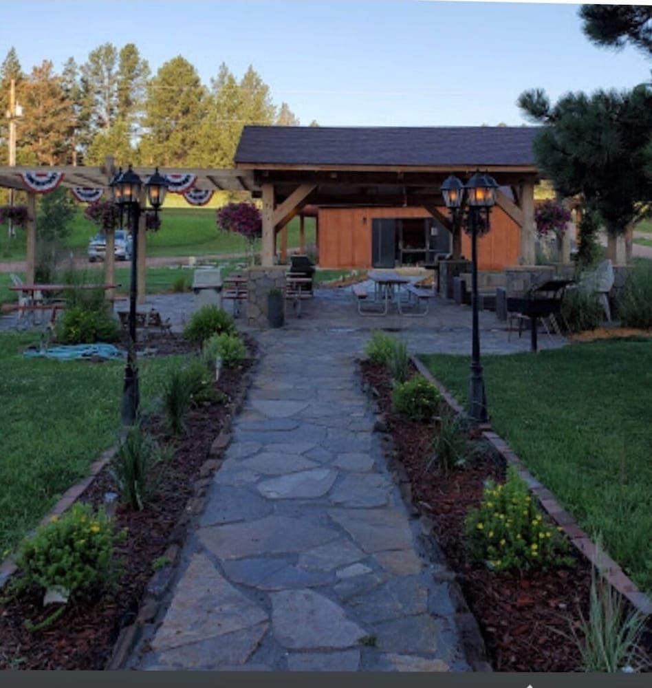 Black Elk Resort Cottages and RV Park