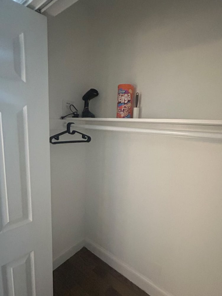 Cozy 2-3 Bedroom Apt in Center City