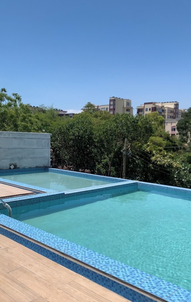 Mira Heights Suite & Conferencing