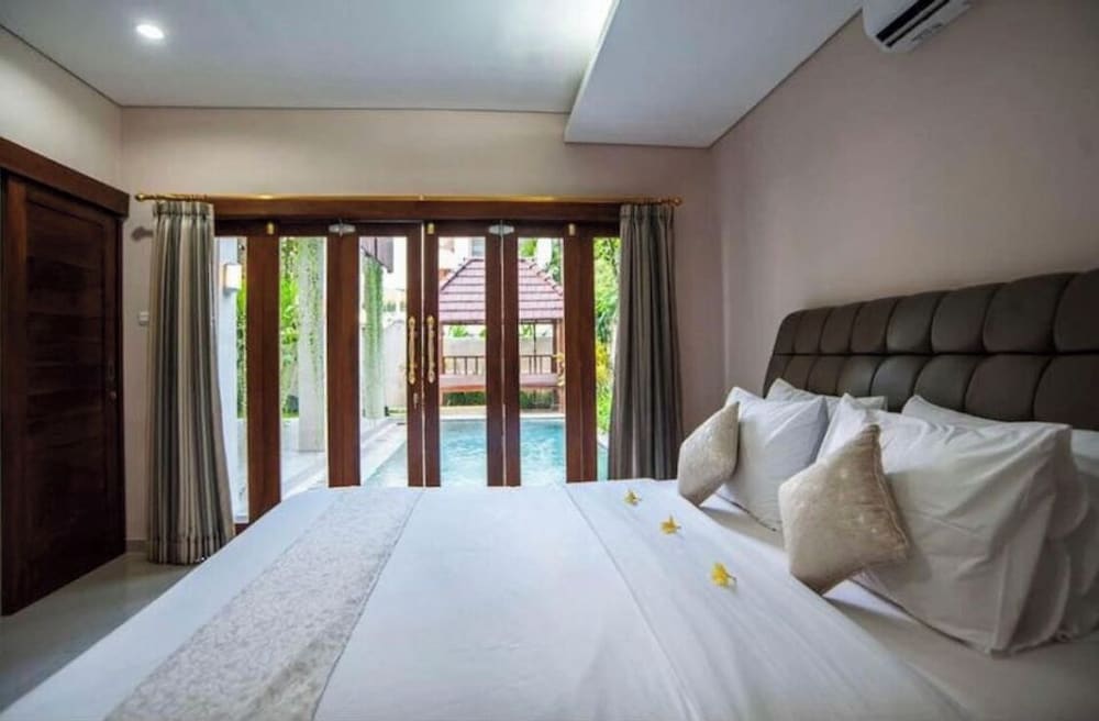 Huge Two Storey 4 Bed 4 Bath Villa With Pool Right in the Heart of Seminyak