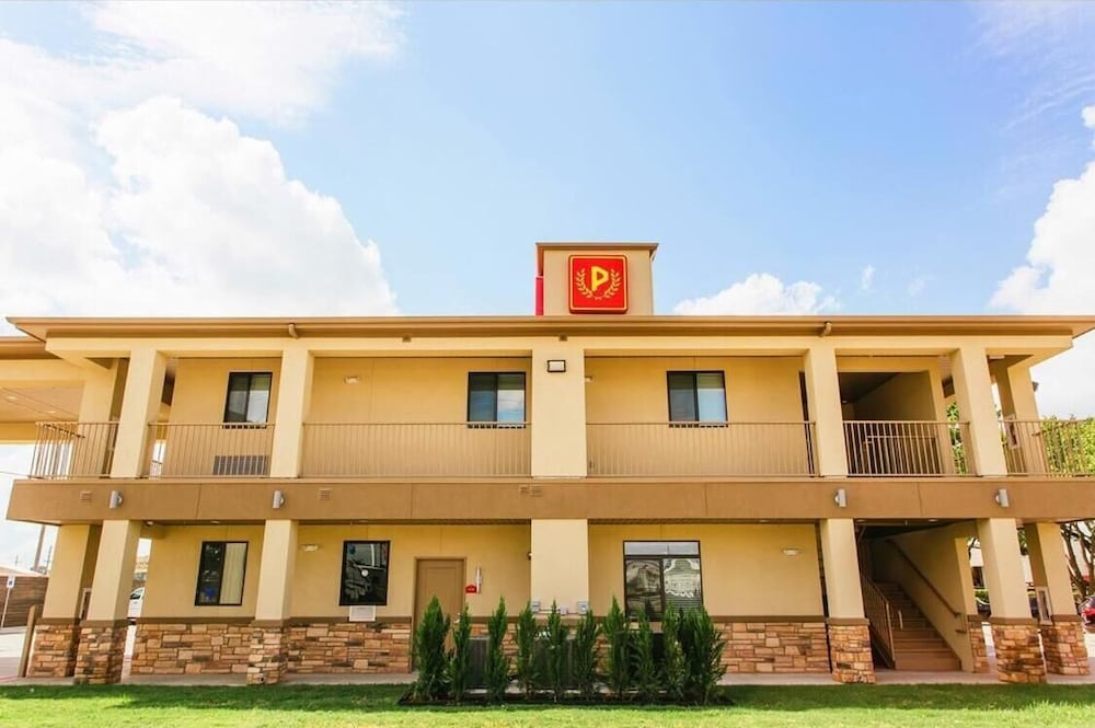 Palace Inn Conroe