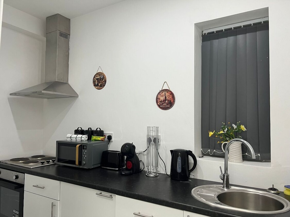 Luton Centrally Located Apartment v Close London Luton Airport