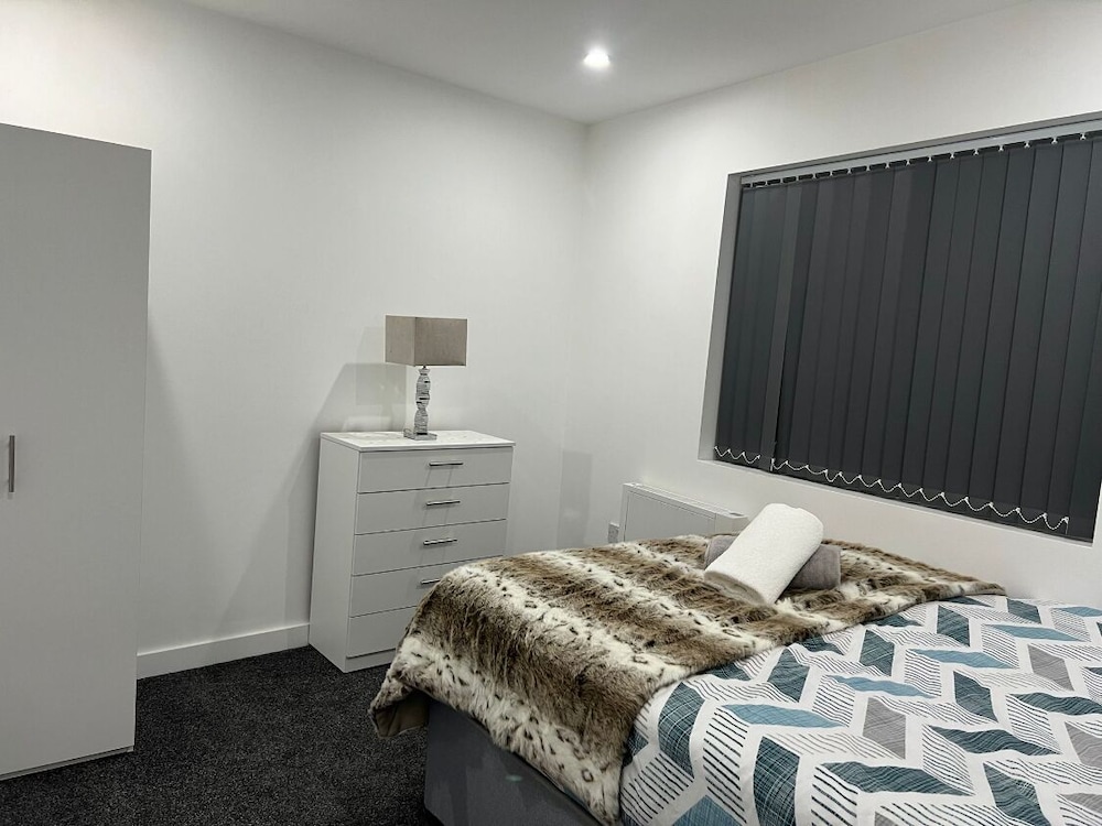Luton Centrally Located Apartment v Close London Luton Airport