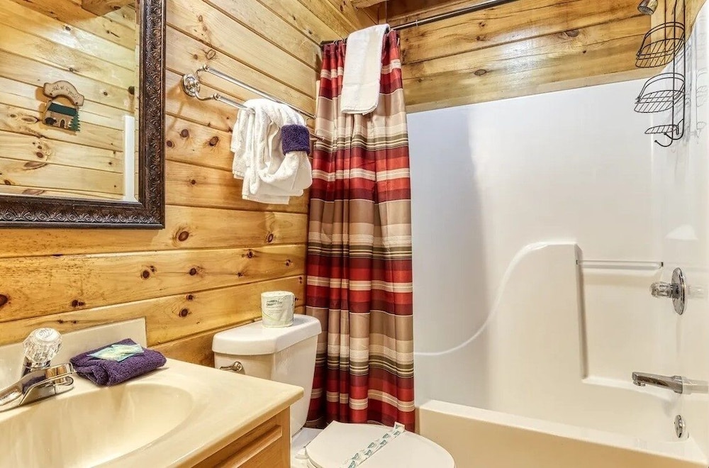 Tennessee Risky 3 Bedroom Cabin