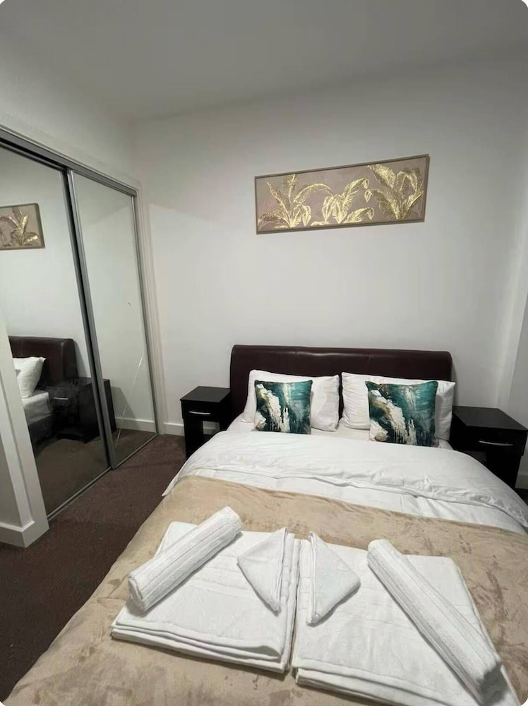 2bed Apt - City Centre With Balcony - Sleeps 6