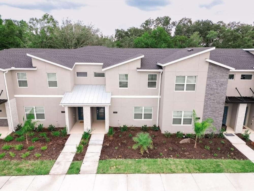 2489 RT - Ultimate Townhome Oasis With Pool