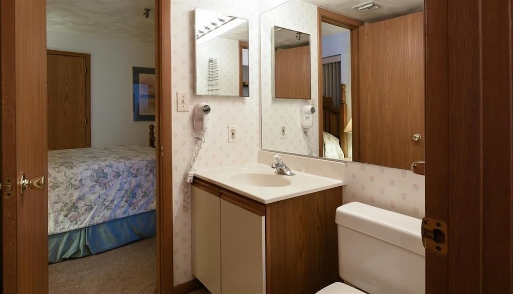 Seven Springs Stoneridge 3 Bedroom Pet Friendly Condo, Ski-In/Out by RedAwning view 3