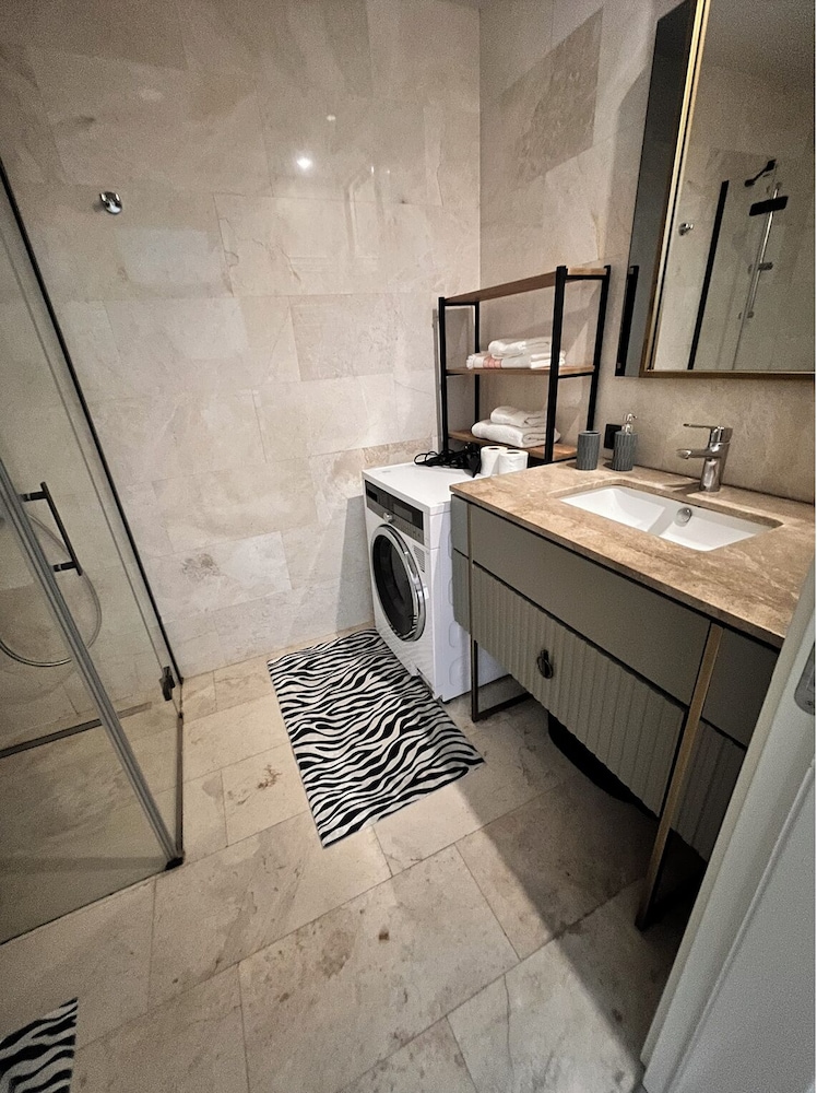G Tower Residence Apartment Rentals