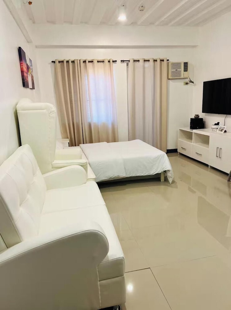 Cozy Studio in Parañaque - Perfect for Transients and Long-stayers Alike