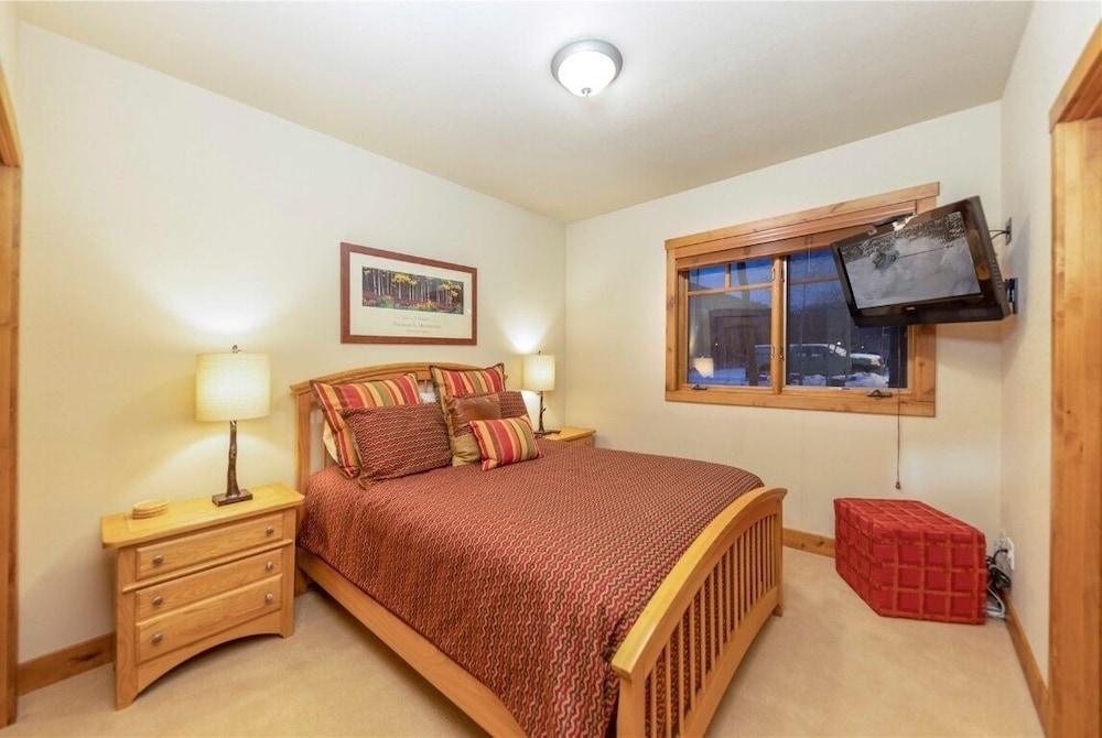24 Autumn Brook 4 Bedroom Townhouse