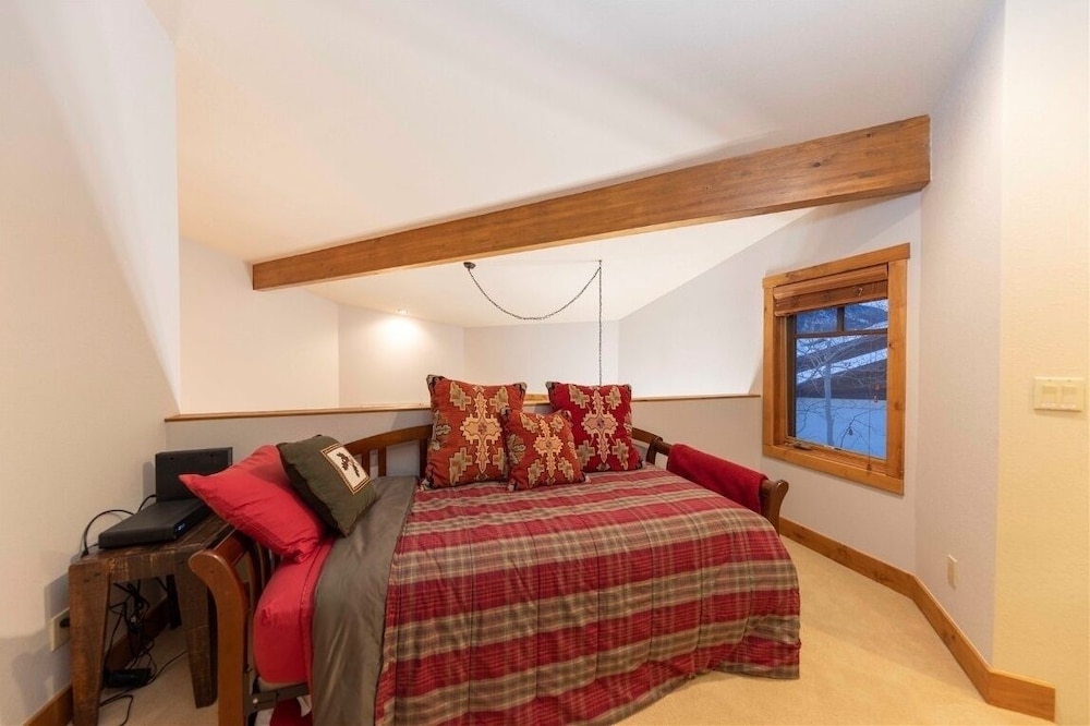 24 Autumn Brook 4 Bedroom Townhouse