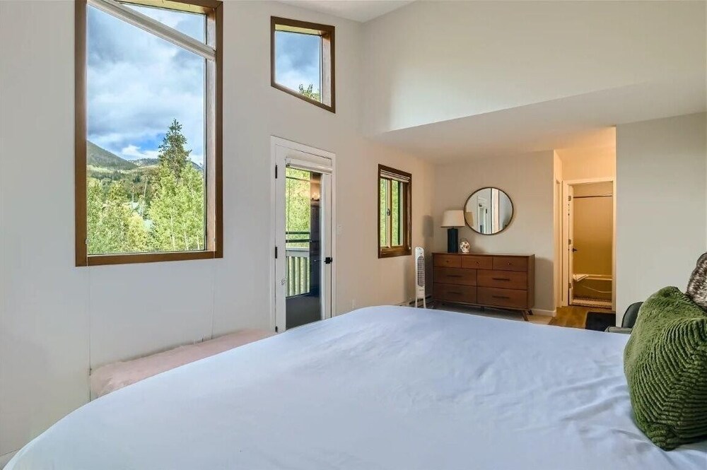 Hawn Drive 62 4 Bedroom Townhouse by RedAwning view 5