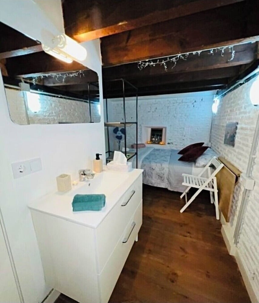 airbhouse private rooms & apartments