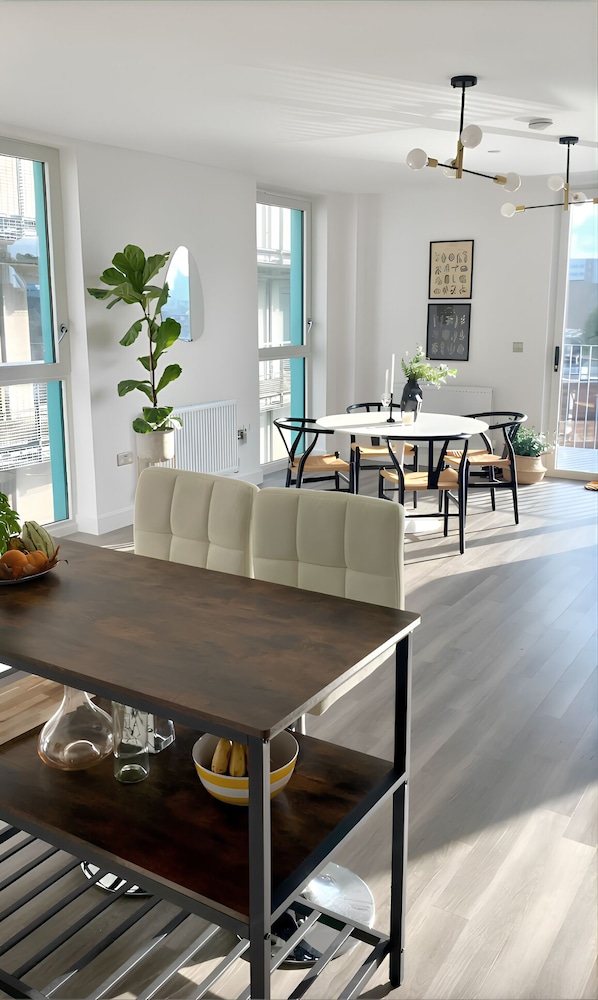 Stylish London Flat - Private Terrace - City View