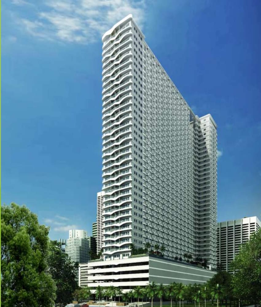 Stunning Suite With Balcony - Near MOA