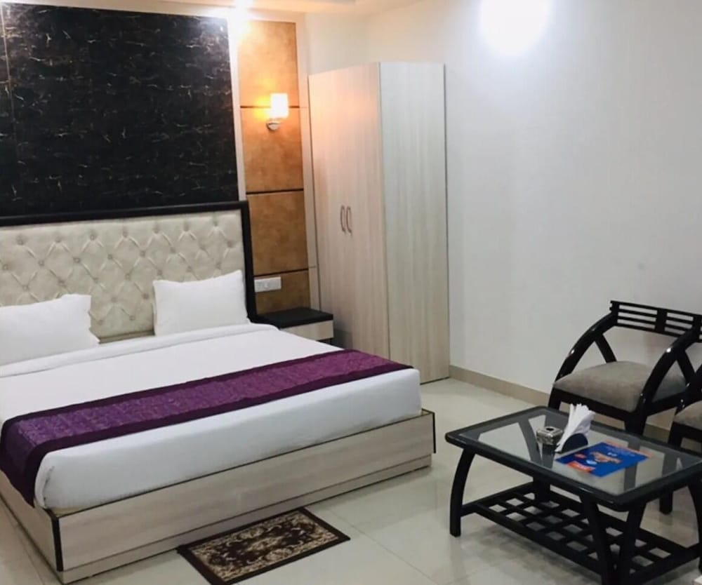 HOTEL AERO HOMESTAY