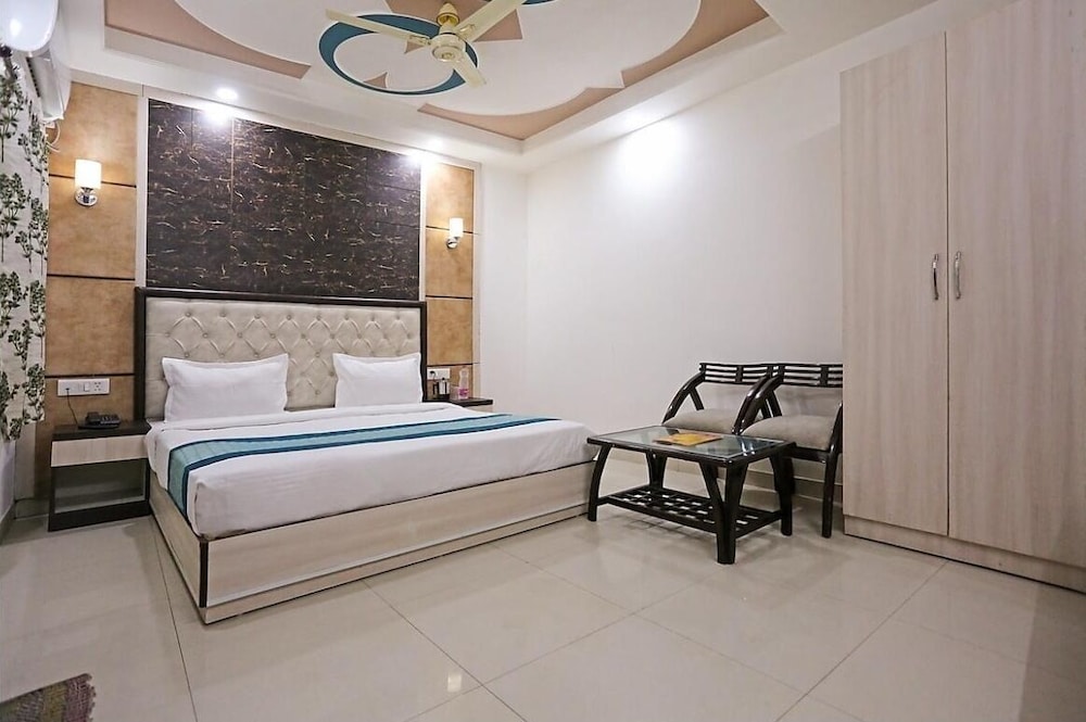 HOTEL AERO HOMESTAY