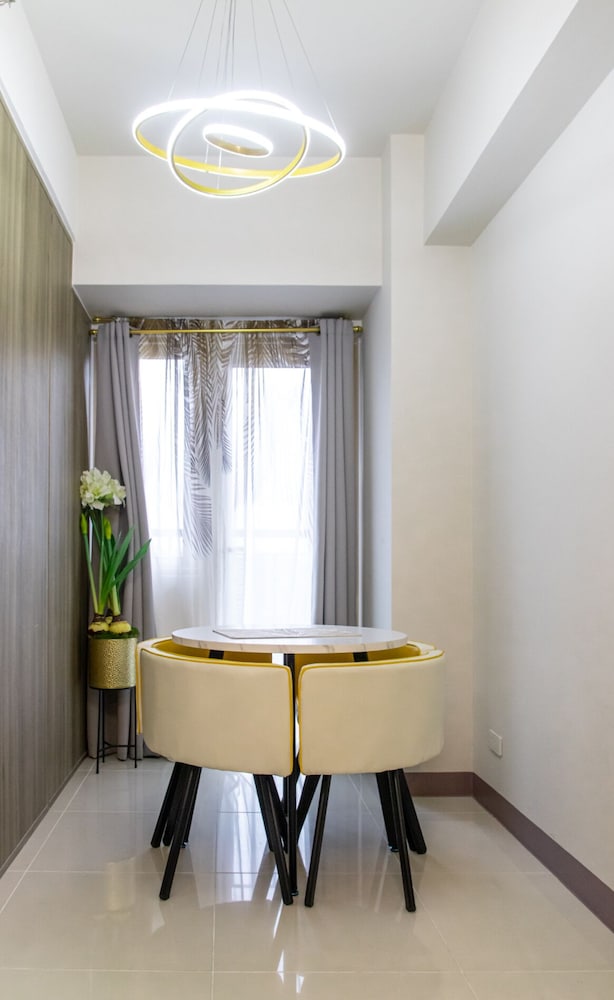 Stunning Suite With Balcony - Near MOA