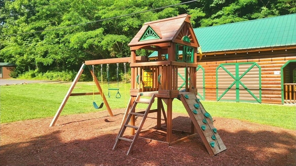 Jerne To The Top 4 Bedroom Cabin