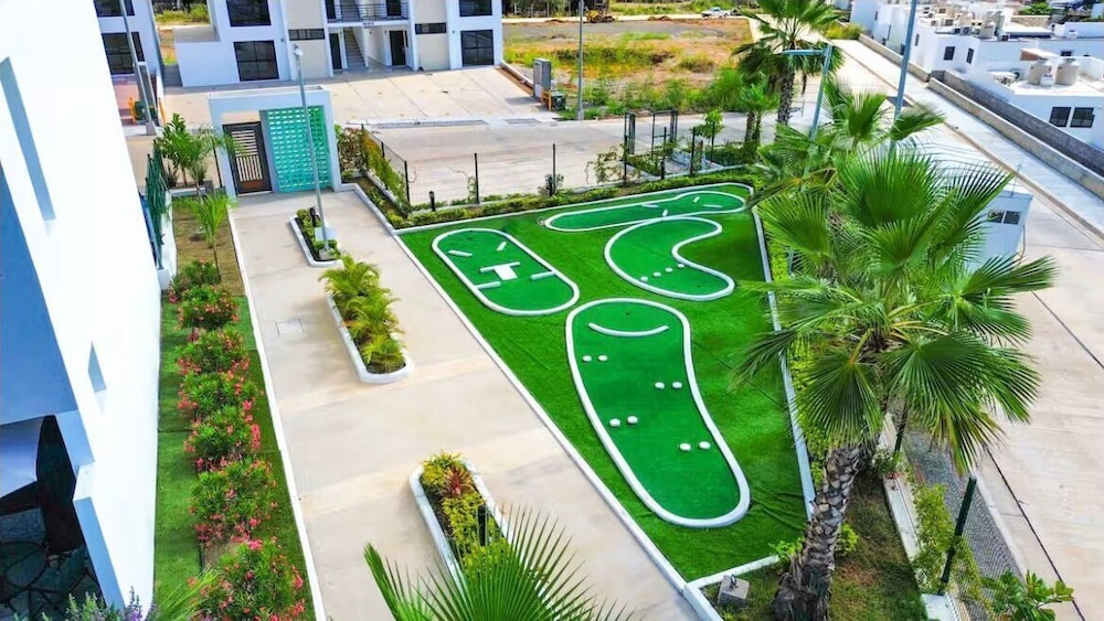 Indigo 7 - Steps from Playa Brujas Beach
