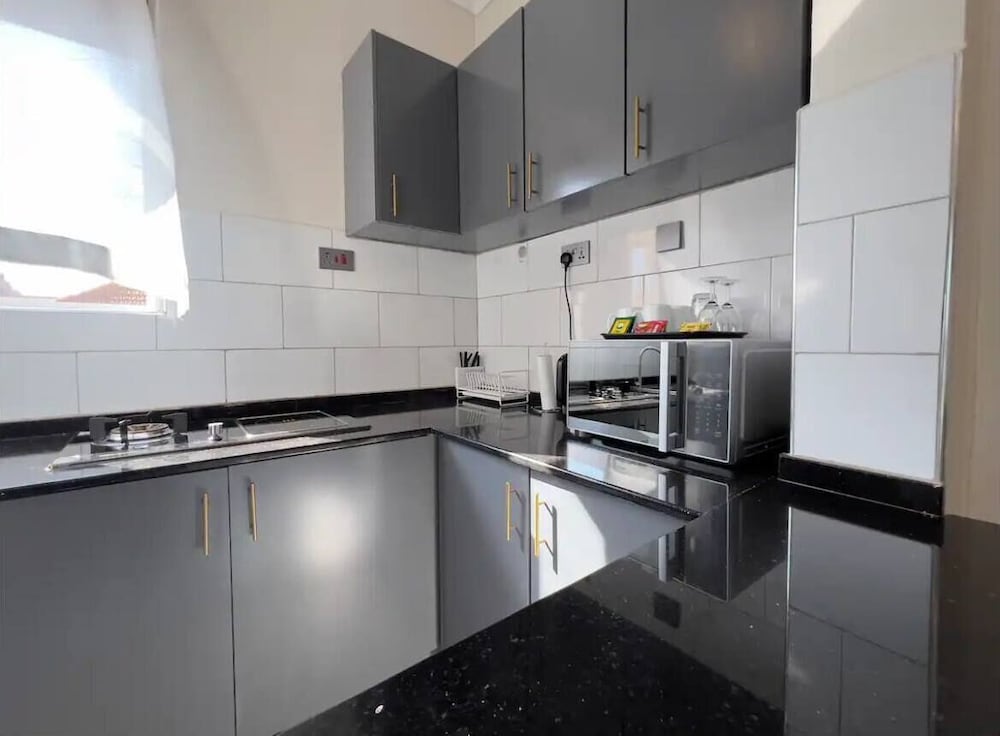 LivLuxe Apartments 7