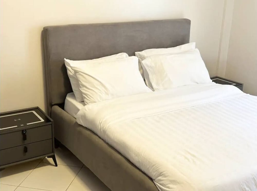 LivLuxe Apartments 7